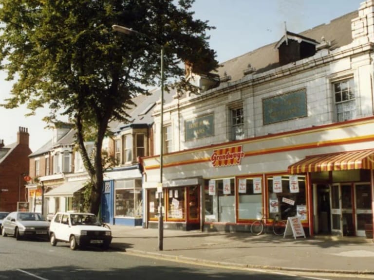 The Grandways supermarket on Princes Avenue, Hull, April 1990